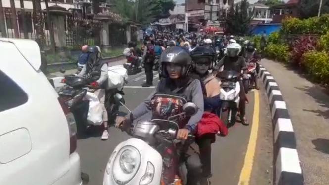 Roda dua mulai mendominasi kendaraan menuju puncak Bogor.