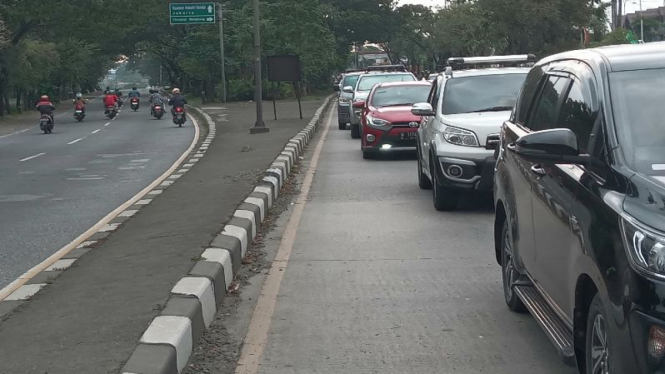 Kondisi jalur one way di tol Kalikangkung Semarang