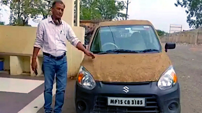 VIVA Otomotif: Dokter di India lapisi mobil dengan kotoran sapi