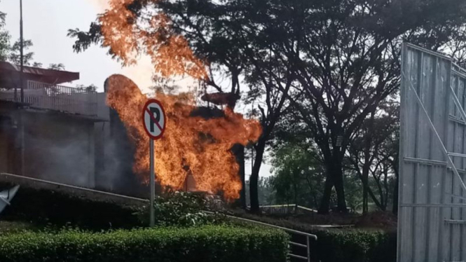 Semburan Api di Rest Area KM 86 Tol Cipali