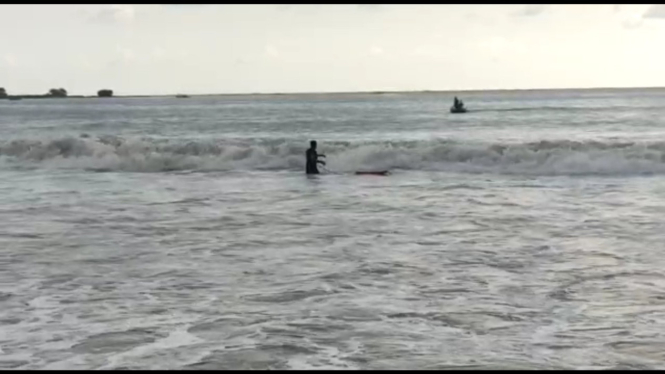 Dua wisatawan hilang di Pantai Santolo Garut