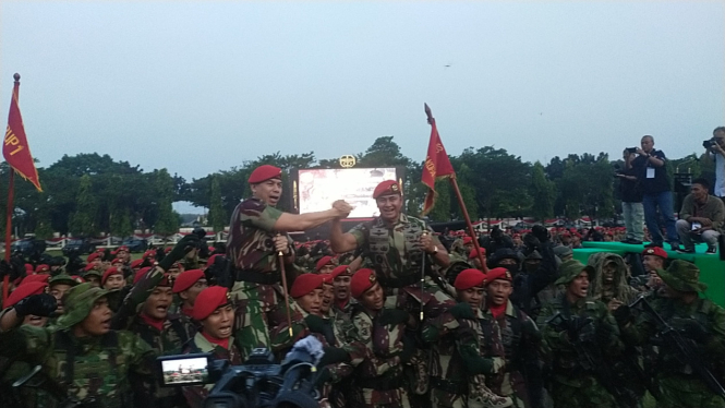 VIVA Militer: Mayjen TNI Iwan Setiawan serahkan pasukan ke Danjen Kopassus ke-36