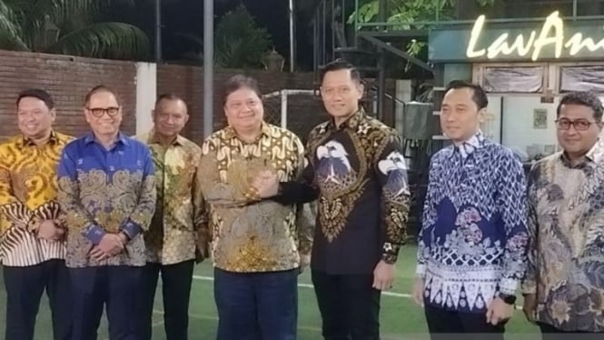Ketum Golkar Airlangga Hartarto datangi kediaman SBY di Cikeas, Bogor.