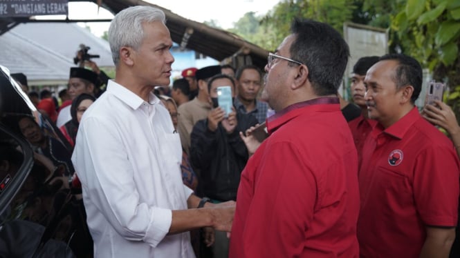 Gubernur Jawa Tengah Ganjar Pranowo dengan politikus PDIP Rano Karno.