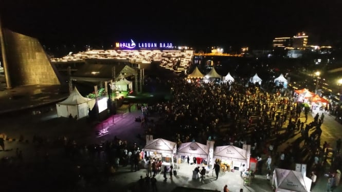 Pesta rakyat di waterfront Kampung Ujung Labuan Bajo