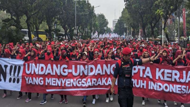 Peringati May Day 2023, Ribuan Buruh Mulai Datangi Istana Negara