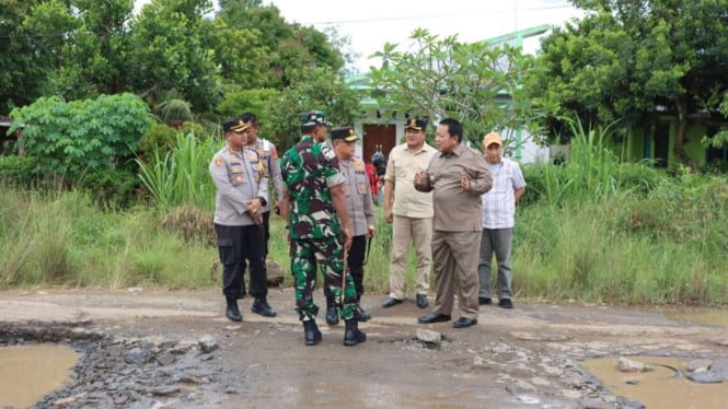 Gubernur Berbenah Urusi Jalan Rusak Sebelum Jokowi Kunjungi Lampung