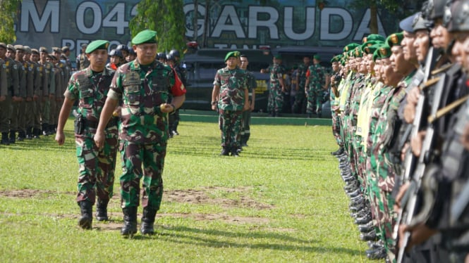 Apel Gabungan Gelar Pasukan dalam rangka kunjungan Presiden Joko Widodo ke Jambi