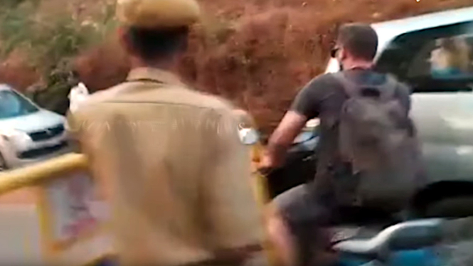 VIVA Otomotif: Turis bule kabur dari razia polisi di India