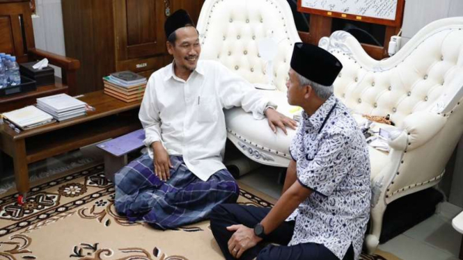Gubernur Jawa Tengah Ganjar Pranowo sowan ke Gus Baha