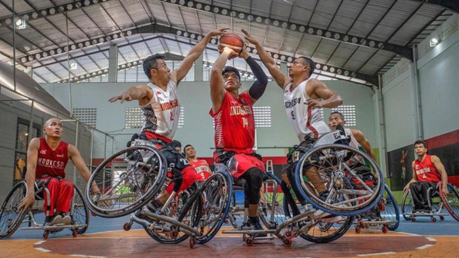 Suasana latihan tim basket kursi roda Indonesia
