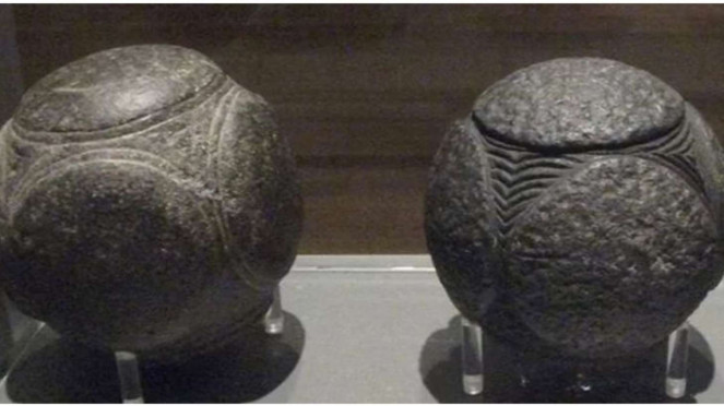 Bola Batu Misterius 