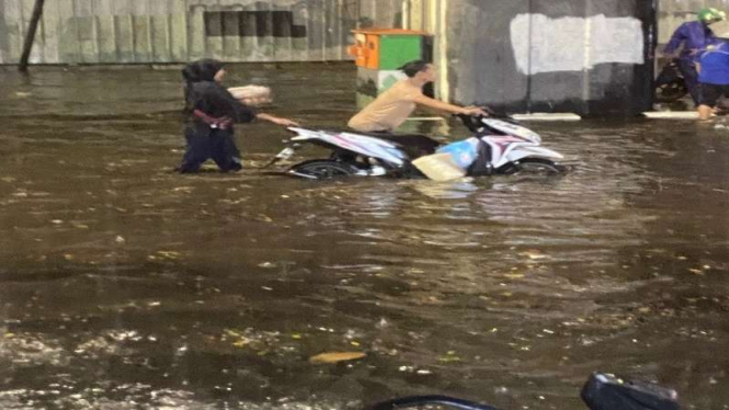 Banjir di Ciledug Raya arah Cipulir