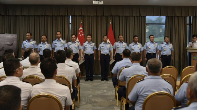VIVA Militer: 10 Pati TNI AU dapat Wing Kehormatan Penerbang RSAF 