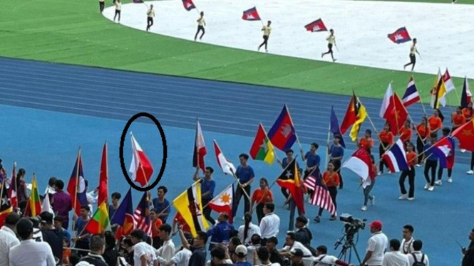 Bendera Indonesia terbalik di pembukaan SEA Games 2023