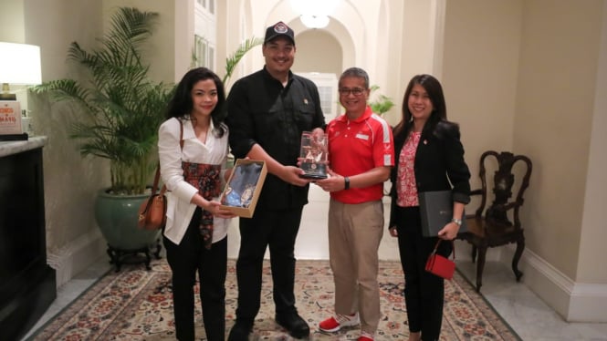 Menpora RI bertemu dengan Menpora Singapura