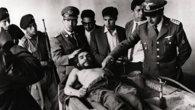 VIVA Militer: Jenazah Che Guevara setelah dieksekusi mati militer Bolivia