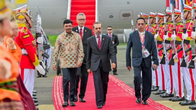 Perdana Menteri Timor Leste Taur Matan Ruak (tengah) tiba di Bandara Internasional Komodo, Labuan Bajo, Nusa Tenggara Timur (NTT), Selasa (9/5/2023). 