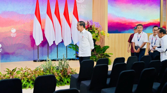 Presiden Jokowi tinjau Pusat Media di KTT ke-42 ASEAN