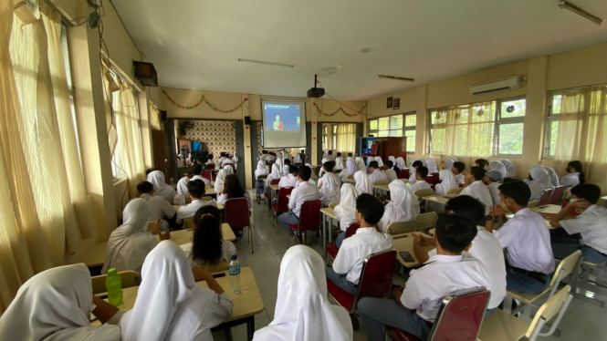 Literasi Digital Kemenkominfo ke Para Siswa SMA di Kabupaten Bogor