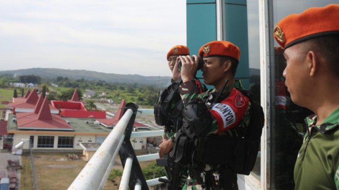VIVA Militer: Prajurit Kopasgat TNI AU pantau keamanan di Bandara Tambulaka
