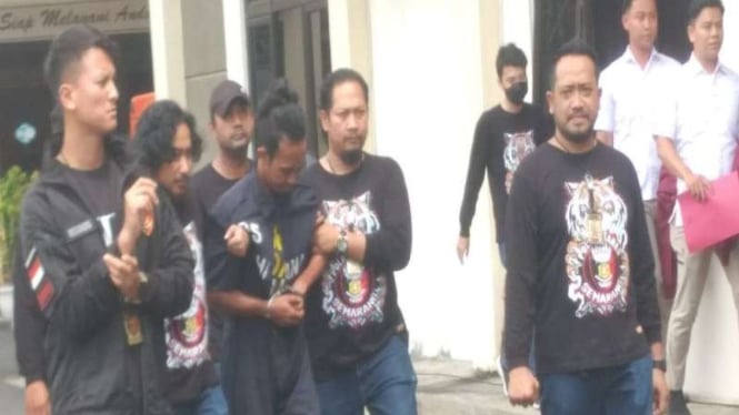 Pelaku pembunuhan dan mutilasi terhadap bos depot air minum di Semarang.