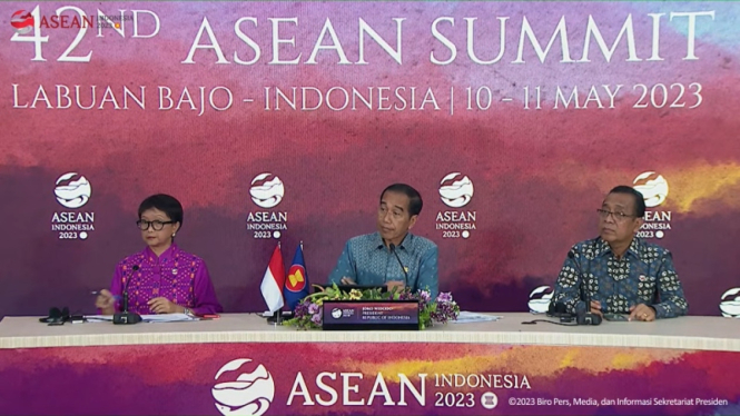 Presiden Jokowi melakukan konferensi pers pada pertemuan pemimpin KTT ASEAN 2023
