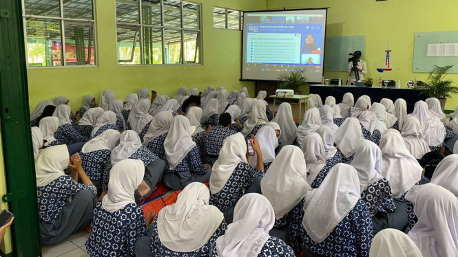Literasi Digital Siswa dan Siswi SMA di Bogor oleh Kemenkominfo