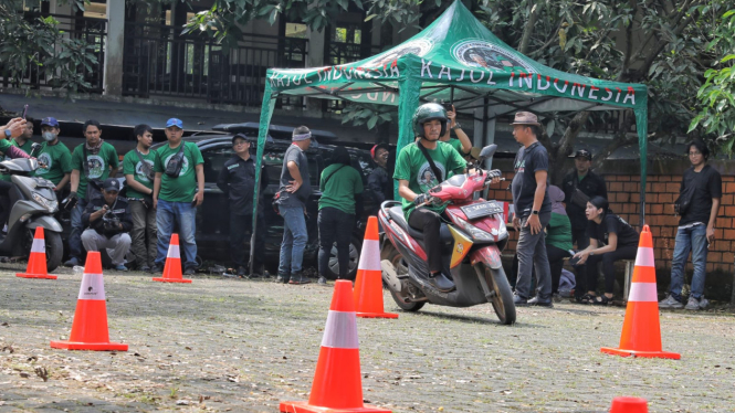 Pelatihan keselamatan berkendara untuk ojol