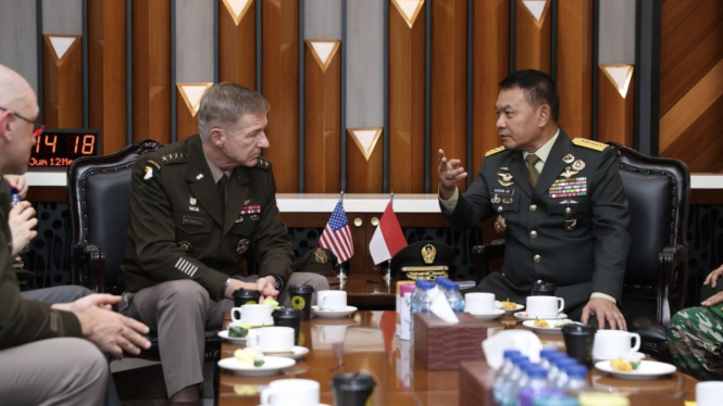 VIVA Militer: KSAD Jenderal TNI Dudung Abdurachman bertemu dengan Kasad US Army