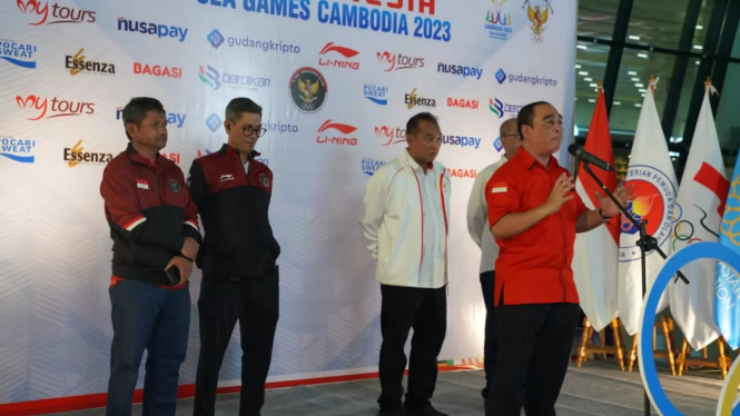 Wakil Sekjen PBESI I Gede Made Kartikajaya Saat menyambut timnas Esport Indonesi