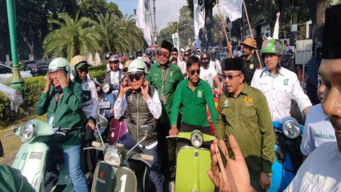 Ketua Umum PKB Muhaimin Iskandar memimpin pendaftaran bakal caleg partainya.