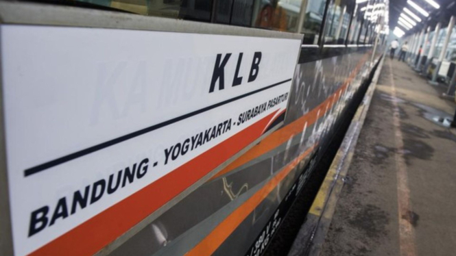 Kereta Api Luar Biasa (KLB)