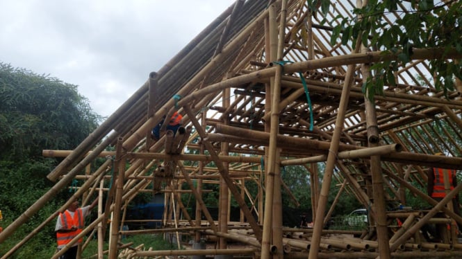 Proses Pembangunan Kampus Bambu Komodo di Labuan Bajo, Manggarai Barat, NTT
