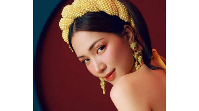Penyanyi cantik Vietnam Hoa Minzy