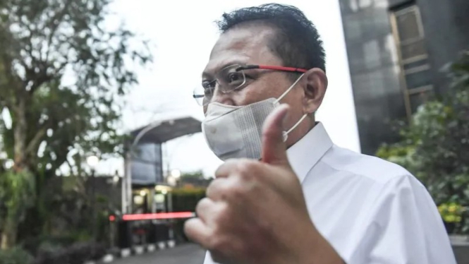 Sekretaris Mahkamah Agung (MA) Hasbi Hasan berjalan meninggalkan ruangan usai menjalani pemeriksaan di Gedung Merah Putih KPK, Jakarta, Senin (12/12/2022).