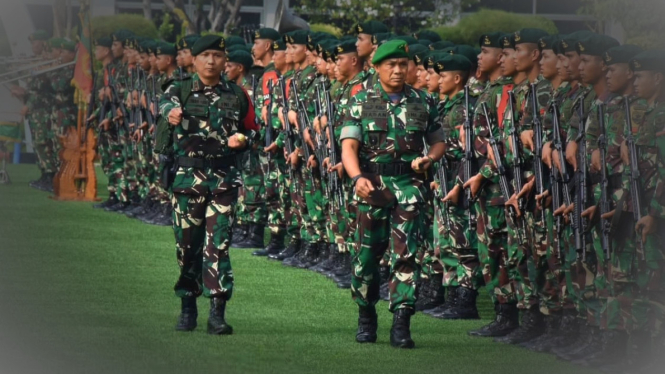 VIVA Militer: Pangdam Jaya cek Pasukan Yonif Mekanis 204/Arya Kemuning.