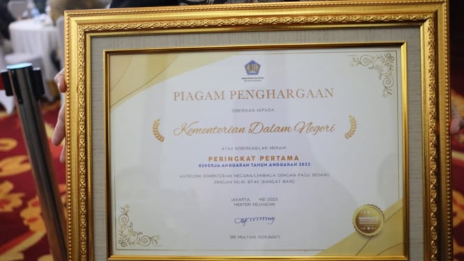 Kemendagri Terima Penghargaan, Mendagri: Terima Kasih Atas Kerja Keras ...