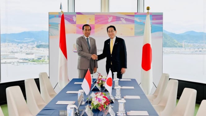 Presiden Jokowi bertemu PM Jepang Fumio Kishida di Grand Prince Hotel Hiroshima