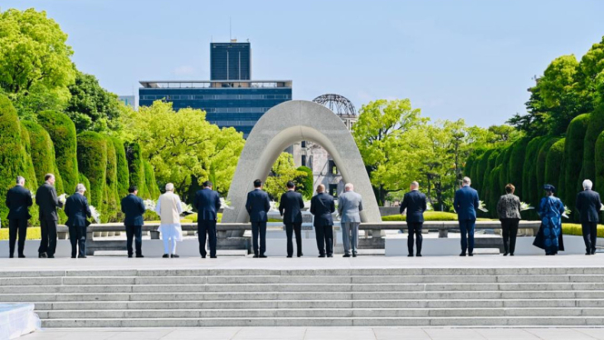Presiden Joko Widodo (Jokowi) berkunjung ke Hiroshima Peace Memorial Park pada Minggu, 21 Mei 2023.
