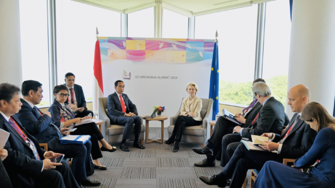 Presiden Jokowi menggelar pertemuan bilateral bersama Presiden Komisi Uni Eropa (UE), Ursula von der Leyen, di Hotel Grand Prince, Hiroshima, Jepang.