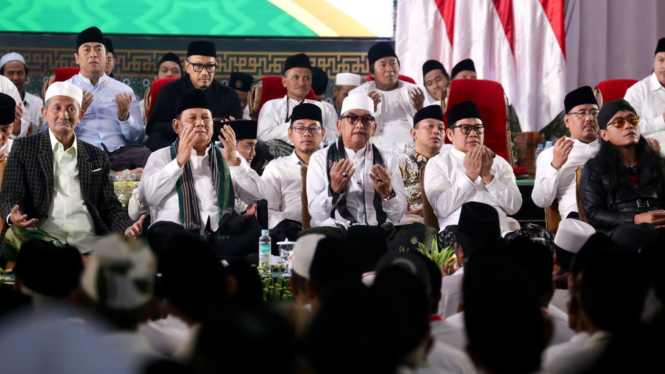 Ketua Umum PKB Cak Imin dan Ketua Umum Gerindra Prabowo Subianto di Jombang.