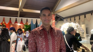 Ajak Pakai Tenun dan Batik, Anindya Bakrie: Kita Mesti Bangga