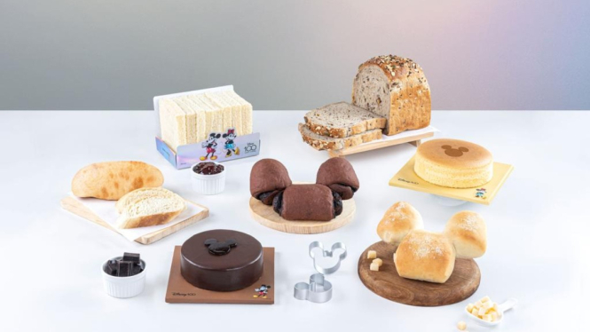 Roti dan cake bertema Disney. 