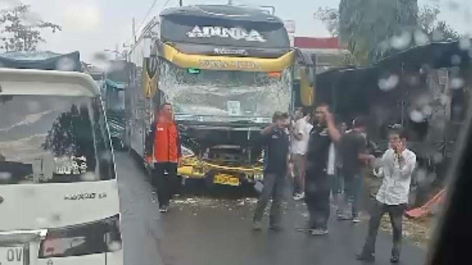 2 Bus Rombongan Calon Jemaah Haji Asal Pamekasan Alami Tabrakan Beruntun
