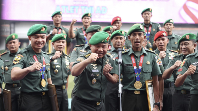 VIVA Militer: Jenderal TNI Dudung Abdurachman bersama 19 prajurit berprestasi