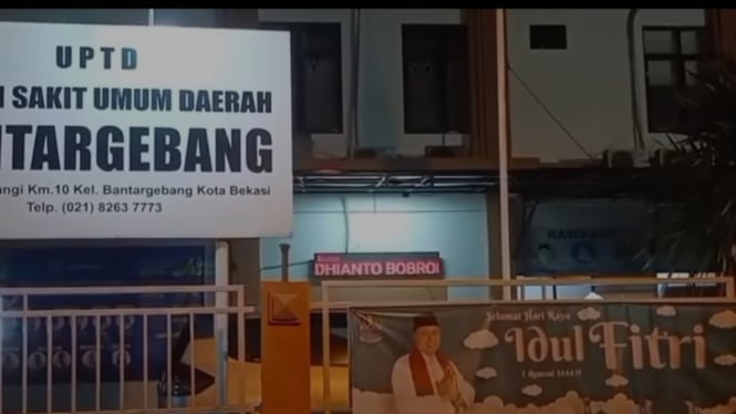 Running Teks di RSUD Bantargebang bertuliskan Plt Wali Kota Bekasi Bobrok