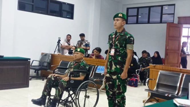 Dua oknum TNI kurir sabu saat menjalani sidang di Pengadilan Militer I-02 Medan