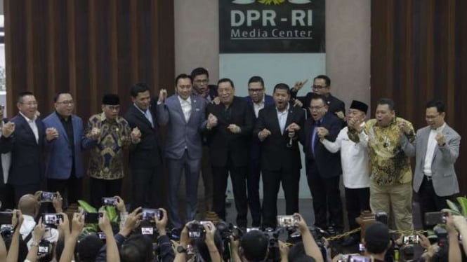 Anggota DPR dari perwakilan delapan fraksi menggelar konperensi pers tentang penolakan sistem pemilu proporsional tertutup di Media Center DPR, Gedung Nusantara III, kompleks Parlemen, Jakarta, Selasa, 30 Mei 2023.