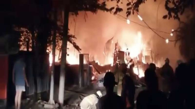 Kebakaran gudang triplek di Duren Sawit